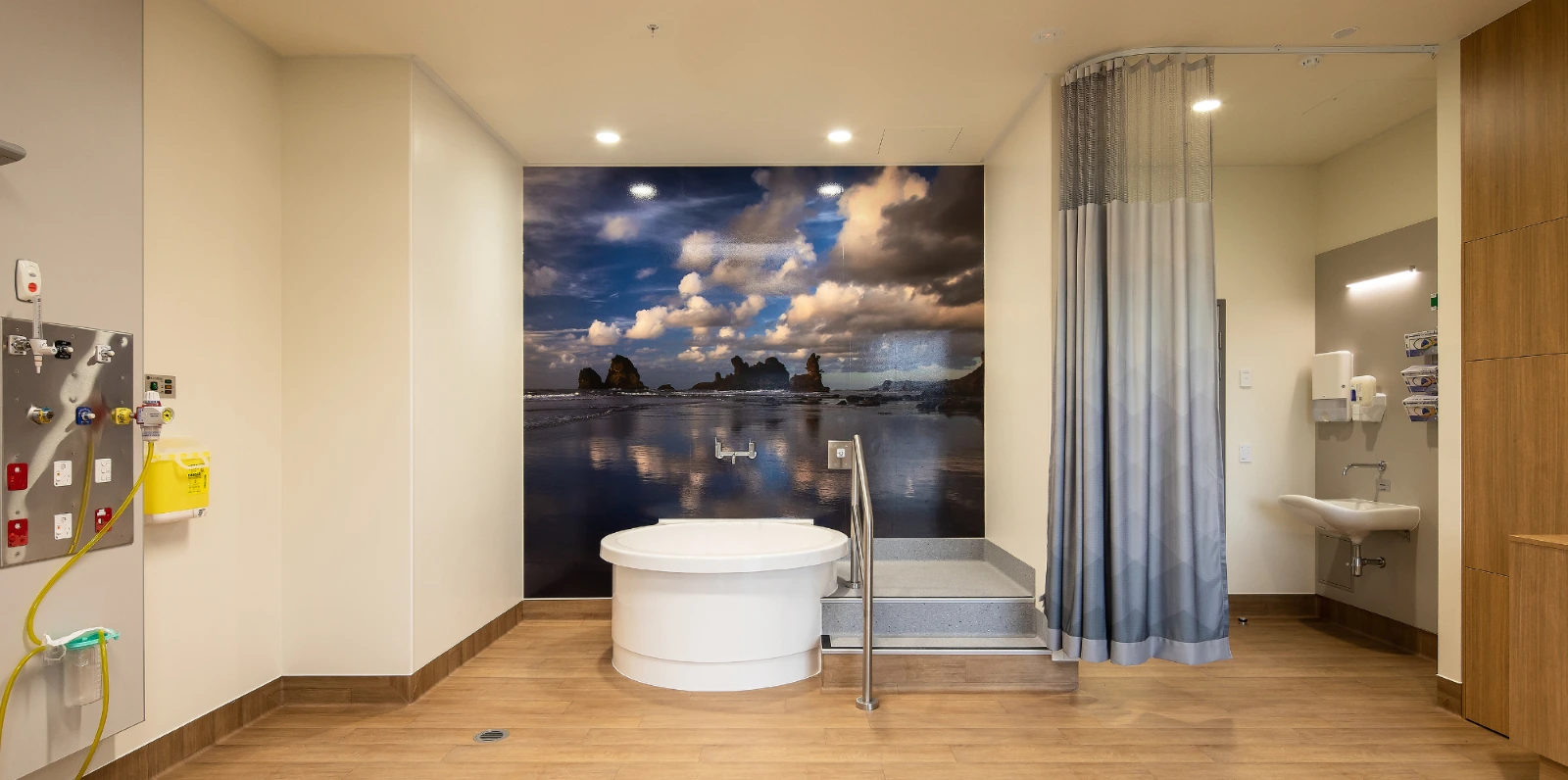 Birthing room at Te Nikau Hospital & Health Centre in New Zealand featuring Galvin tapware designed for safety, hygiene and infection control.